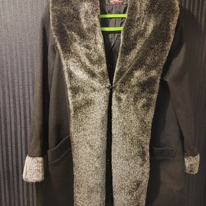 Wool and faux fur coat made by ALORNA